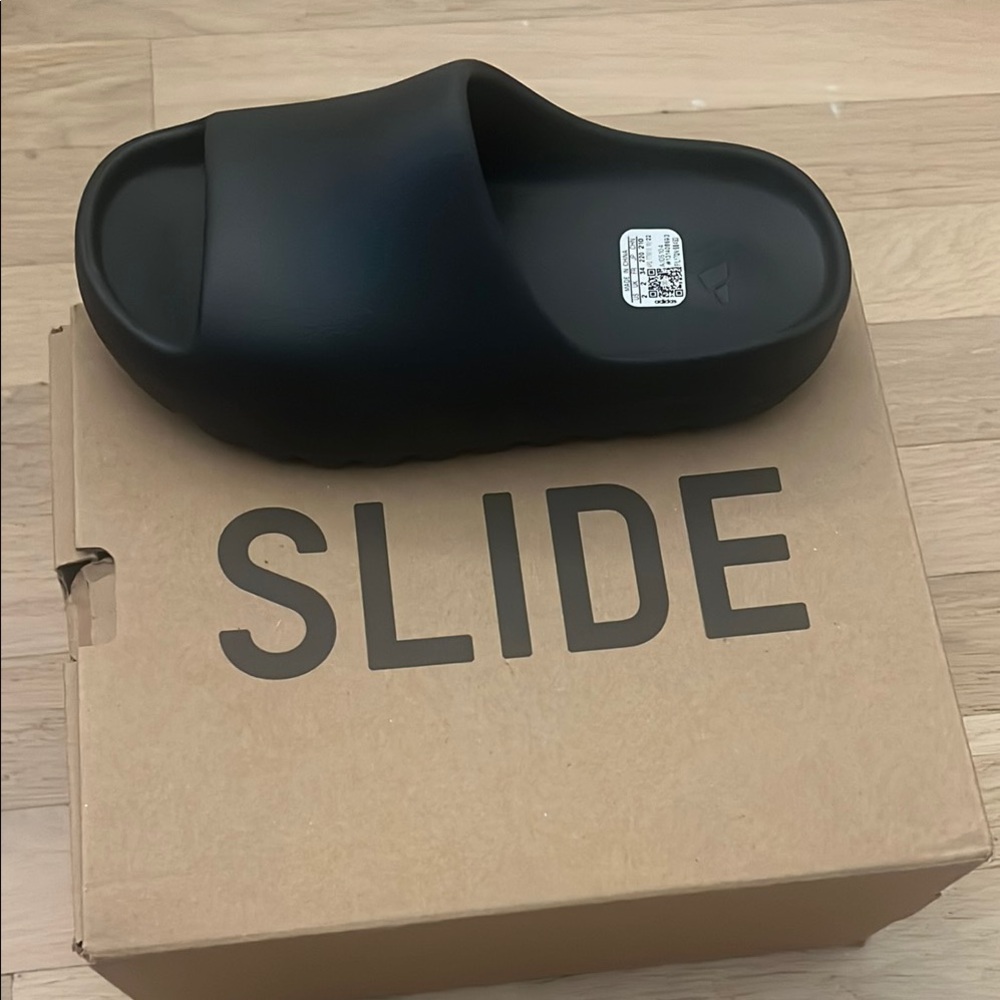 Yeezy slides, black, never worn!